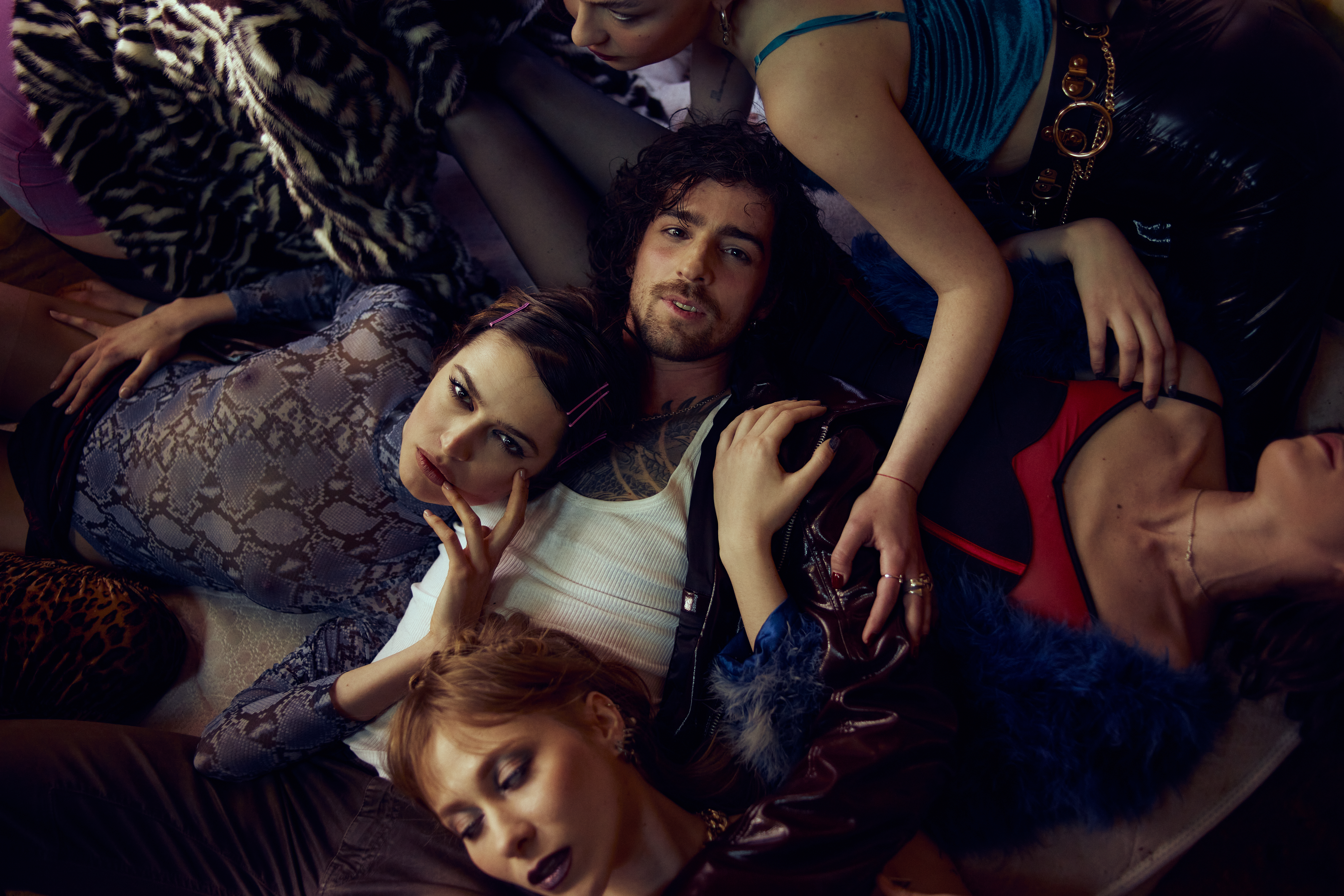 Не Дорофеева и не Кацурина — Дантес зажег в новом клипе с откровенными красотками - фото 1